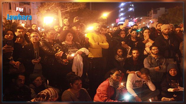 تجمّع في شارع الحبيب بورقيبة واشعال الشموع لأرواح ضحايا فاجعة عمدون
