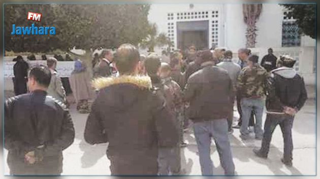 القصرين : وقفة احتجاجية في  حي الزهور  للمطالبة بالشغل والكرامة 