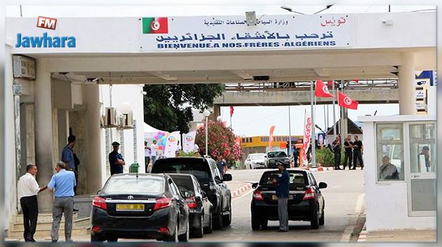 المعبر الحدودي ملولة بطبرقة : توافد عدد كبير من الجزائريين