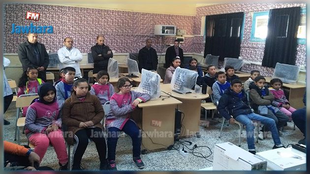 بنقردان : مدرسة الخروبة تتسلم معدات إلكترونية ضمن برنامج المدرسة الرقمية (صور)