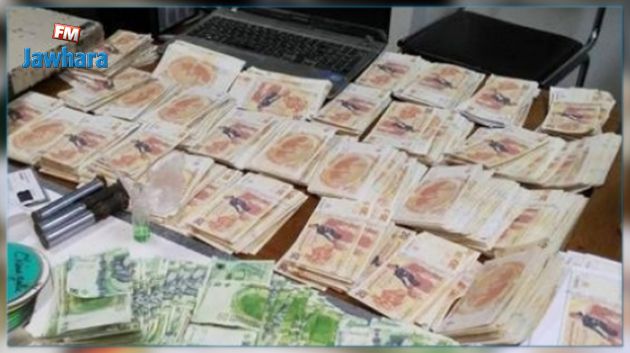 بينهم فتاة : عصابة تروّج عملة مزيفة في المكنين