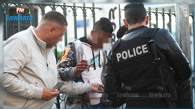 ضبط منحرف متلبّسا بمحاولة سلب جوال مواطن على متن المترو
