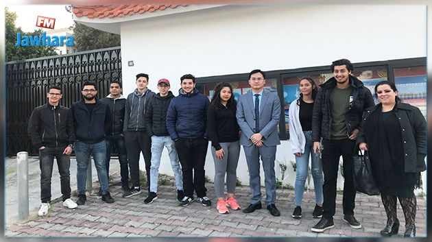 تونسيون يؤدون زيارة مساندة إلى سفارة الصين بتونس