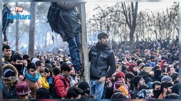 آلاف المهاجرين يتدفقون من تركيا ويحاولون العبور الى اليونان رغم الغاز المسيل للدموع (فيديو)