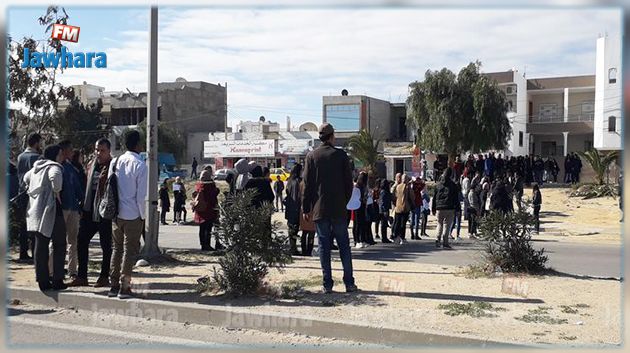إحتجاجا على وفاة زميلتهم في حادث مرور : طلبة كلية الحقوق يحتجون