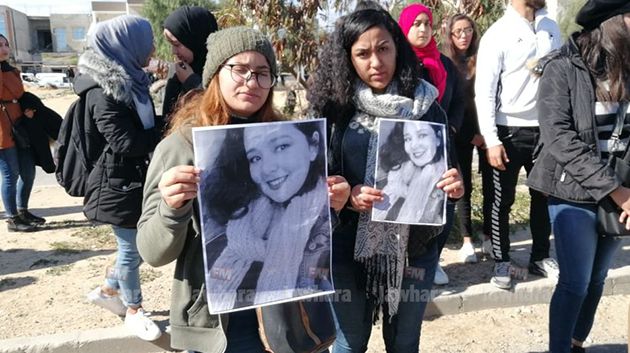 إحتجاجا على وفاة زميلتهم في حادث مرور : طلبة كلية الحقوق يحتجون