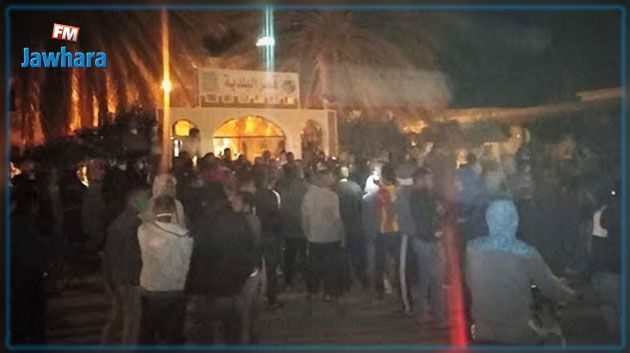 والي قبلي : معلومات خاطئة وراء احتجاجات أهالي قبلي