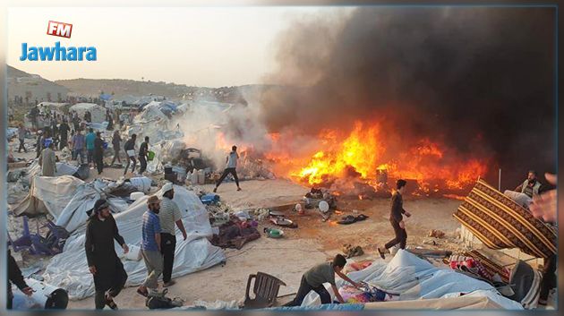 اندلاع حرائق في مخيمات النازحين بإدلب السورية