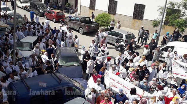 تجمع عمالي لأعوان الصحة العمومية امام مقر اتحاد الشغل بسوسة