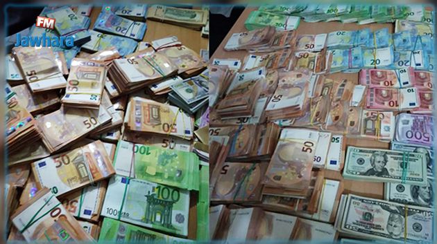 الصخيرة : حجز عملة أجنبية بقيمة 1.4 مليون دينار وصفيحتين من الذهب (صور)