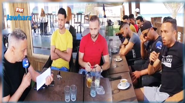فريق Cartes sur table  في ضيافة مستقبل رجيش