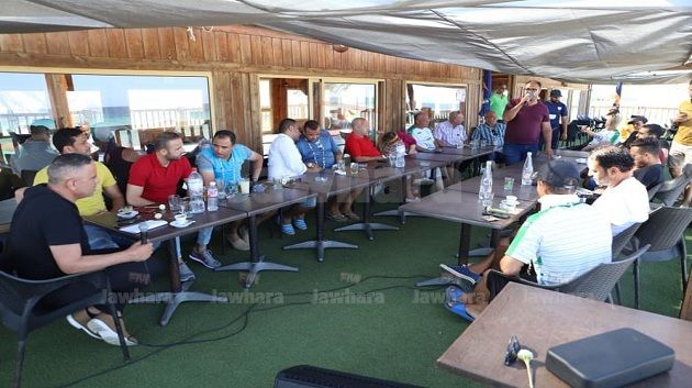 فريق Cartes sur table في ضيافة مستقبل رجيش