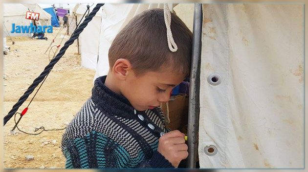 لاجئ في تونس: طفل سوري يبتعد عن أمه بعد اضطرارها لمرافقة شقيقته المصابة بكورونا 