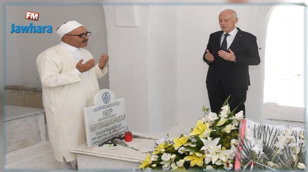 رئيس الجمهورية يتلو فاتحة الكتاب ترحما على روح الرئيس الراحل الباجي قائد السبسي و عدد من زعماء الوطن