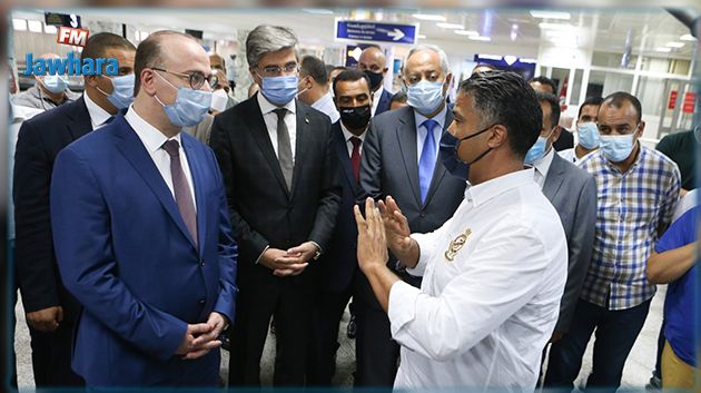 رئيس الحكومة يؤدي زيارة إلى مطار تونس قرطاج