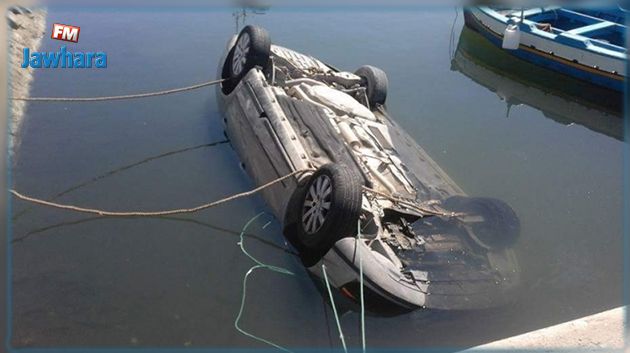 قرقنة: انتشال سيّارة سقطت في الميناء
