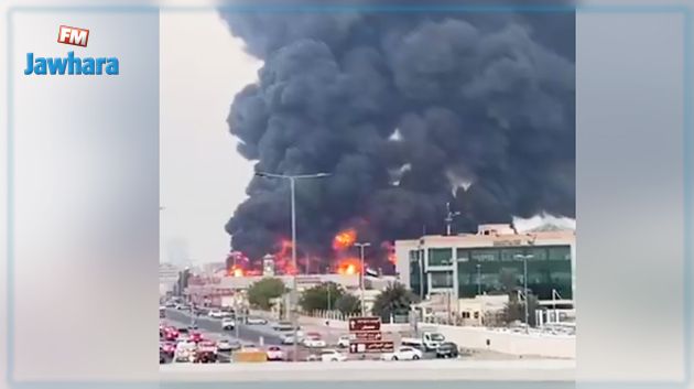 الإمارات : حريق هائل في سوق شعبية