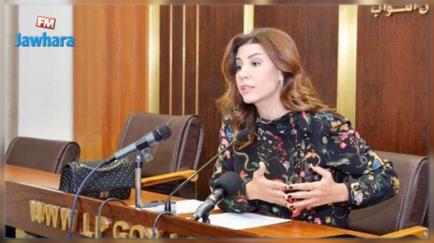 نائبة لبنانية مشهورة تعتبر شكرها لماكرون ساذجا وتسحبه