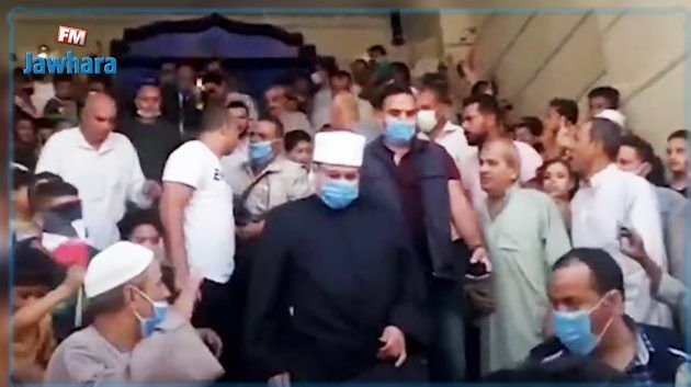 استقبله المواطنون بالطبل والمزمار: رد فعل غير متوقع لوزير الأوقاف المصري