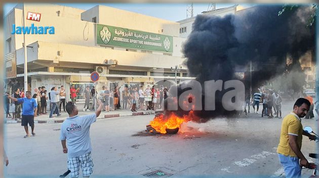 جماهير الشبيبة القيروانية تواصل الاحتجاجات أمام مقر النادي