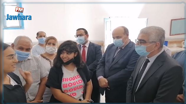 وزير التربية يأذن بنقلة التلاميذ المقيمين بمبيت المعهد النموذجي بالكاف