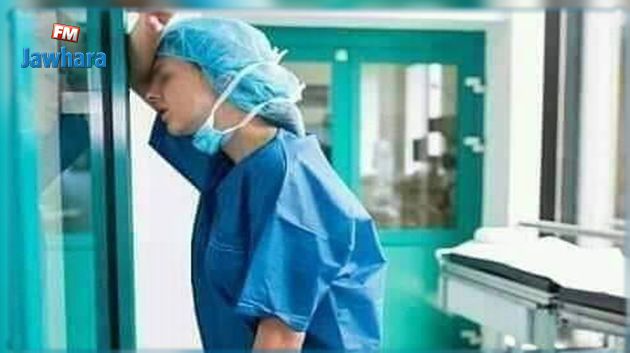 ممرضة تعمل بمستشفى
