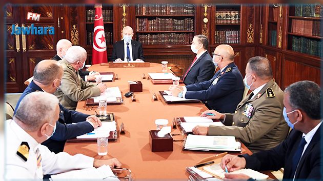 رئيس الجمهورية يشيد بنجاعة تدخلات المؤسسة العسكرية في مختلف المجالات (فيديو)