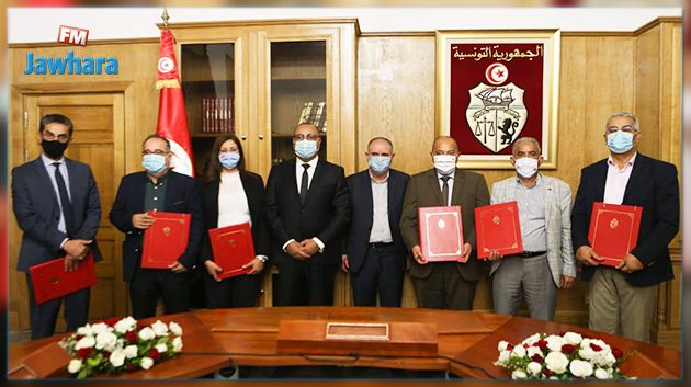 تفاصيل إمضاء اتفاقية تسوية ملف عُمّال الحضائر بين الحكومة واتحاد الشغل