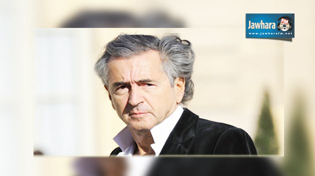 مطار تونس قرطاج : احتجاجات على قدوم برنار هنري ليفي