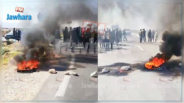 احتجاجا على وفاة إمرأة حامل في سيارة اسعاف: غلق الطريق الوطنية الرابطة بين قفصة و صفاقس