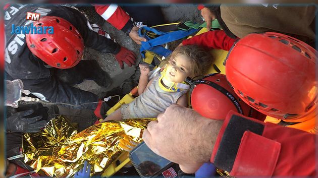 قضت 91 ساعة تحت الأنقاض : إجلاء طفلة تركية من زلزال إزمير