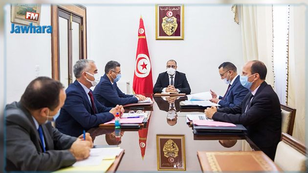 رئيس الحكومة يدعو لتكثيف المراقبة وإنفاذ القانون للحد من انتشار كورونا
