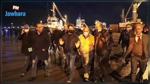 وزيرا النقل والتجارة يعاينان سير خزن ورفع الحاويات الموردة بميناء رادس