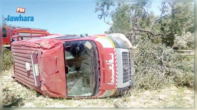 مدنين : انقلاب سيارة إسعاف على متنها 5 مصابين بكورونا