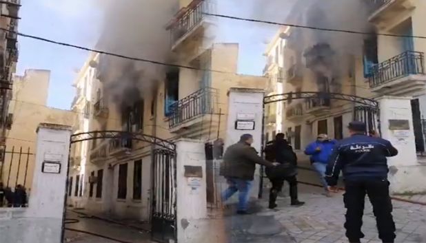 العاصمة: اندلاع حريق بإحدى الشقق في بناية قديمة