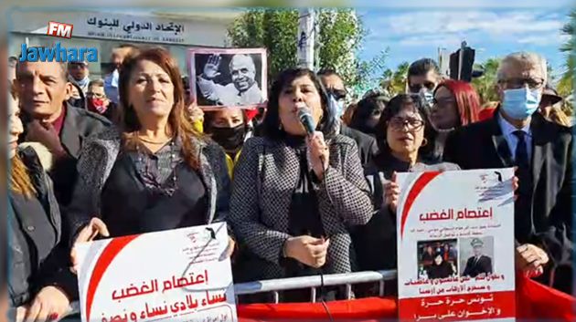وقفة إحتجاجية أمام البرلمان نصرة للمرأة التونسية