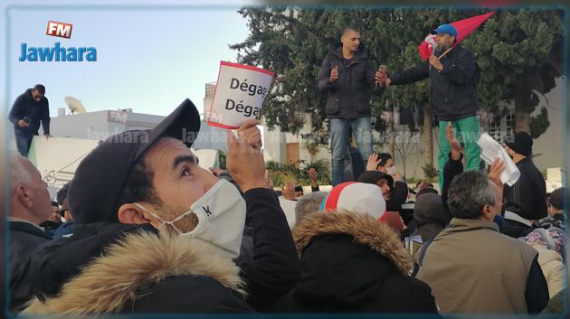 سعيد الجزيري يقود تحركا أمام الهايكا للضغط من أجل منح الترخيص لإذاعته (صور)
