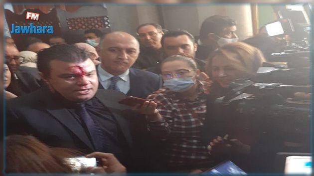 الإعتداء بالعنف الشديد على نائب داخل البرلمان و أجواء مشحونة (فيديو)