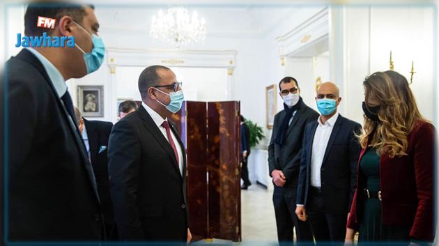 المشيشي يجتمع مع عدد من الكفاءات الطبية بباريس
