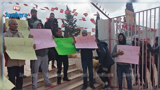 القصرين : مسيرة للتنديد بالتعاطي الأمني و العسكري مع المعتصمين أمام 