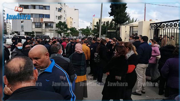 سوسة : وقفة احتجاجية لأعوان الديوانة اثر إيقاف زميلهم في قضية