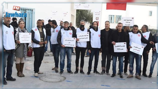 وقفات احتجاجية للأمنين في عدد من الولايات وتلويح بيوم غضب أمام وزارة الداخلية 