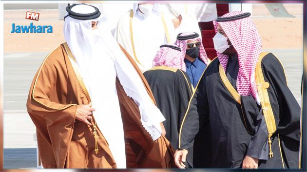 القمة الخليجية : ولي العهد السعودي يستقبل أمير قطر بالأحضان في المطار 