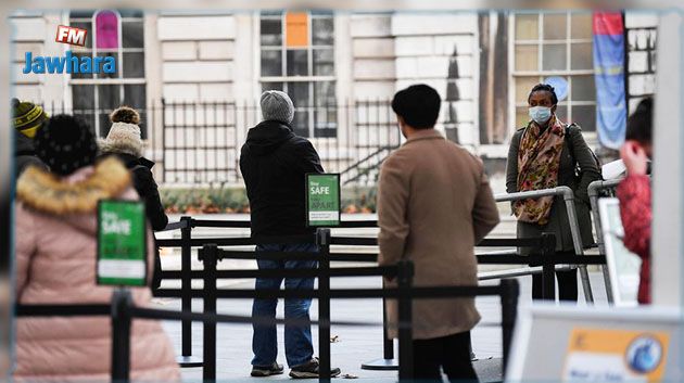 بريطانيا تكثف التطعيم وتترقب
