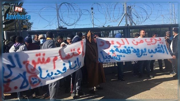 ماجل بلعباس: المعتمصون يعيدون نصب الخيام أمام محطة ضخ الغاز
