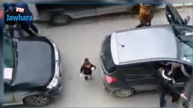 مُوثّقة حادثة إعتداء أمنيين على رجل وإمرأة بالقوة بحضور أطفال تروي التفاصيل (فيديو)