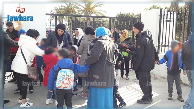 جمعية الأولياء والمربين تطالب وزارة التربية بتعليق الدروس