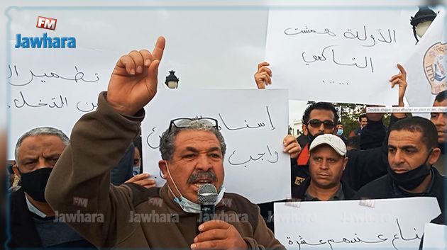 سواق التاكسي الفردي يحتجون أمام قصر الحكومة بالقصبة
