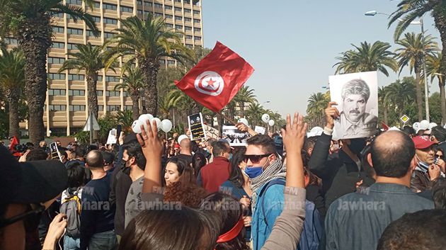 شارع الحبيب بورقيبة بالعاصمة: مسيرة للمطالبة بالكشف عن حقيقة الاغتيالات وباطلاق سراح الموقوفين في الاحتجاجات الأخيرة