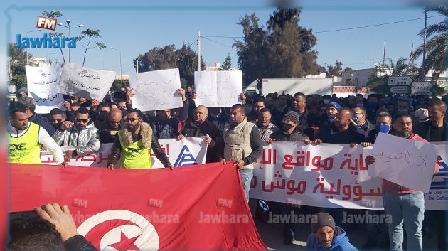 أعوان شركة فسفاط قفصة يطالبون باستئناف نشاط الشركة المعطّل بسبب الاعتصامات 